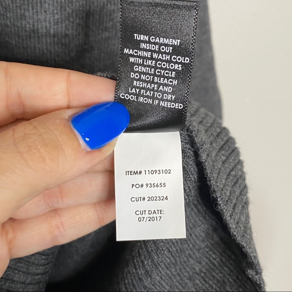 [Torrid] Dark Gray Sequin Star Patch Sweater - Picture 8 of 8